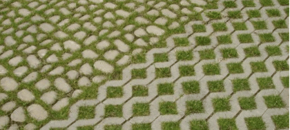 Zatravňovací tvárnice jako zelené alternativa k dlažbě