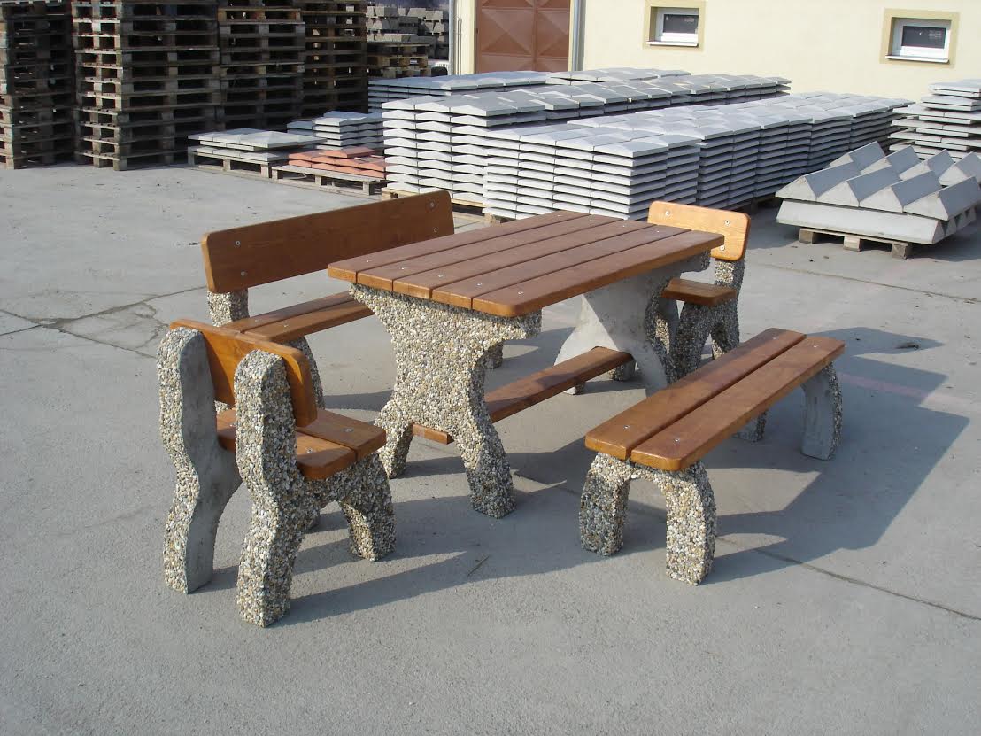 Betonová lavička, židle a stůl